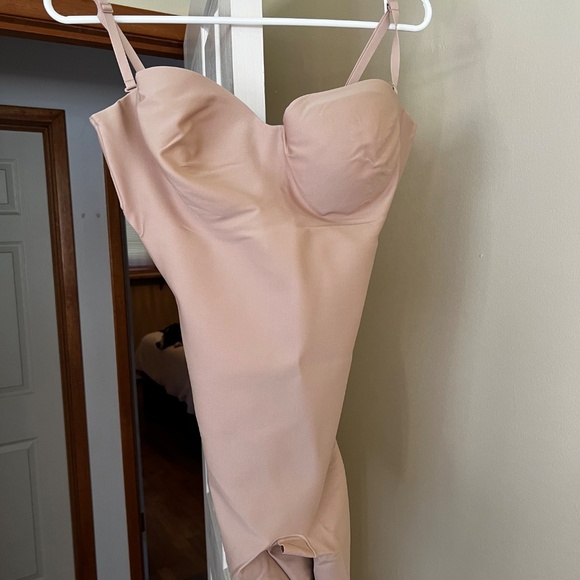 Skims Shapewear - Picture 5 of 5